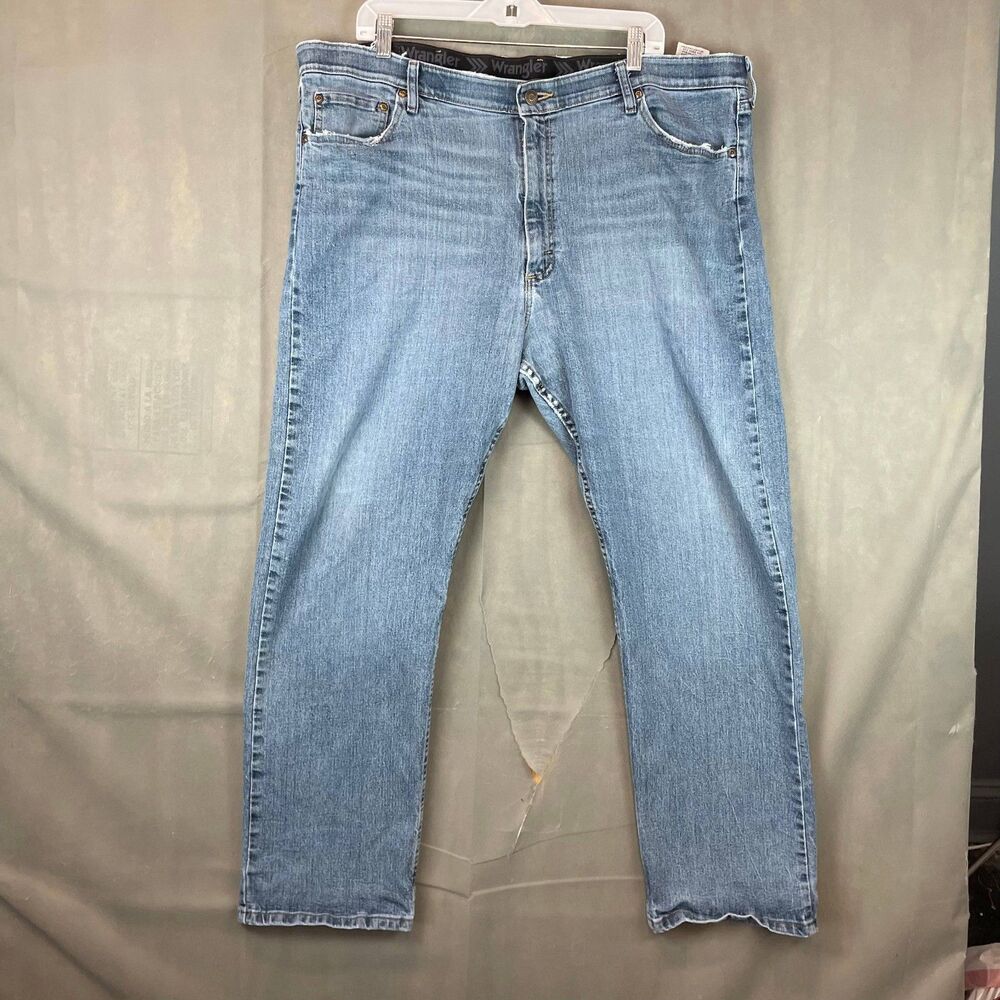 Wrangler Jeans Men's Size 42x30 Light Blue Stretch Zip Fly with Button Outdoor